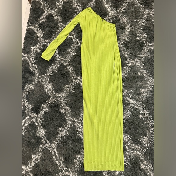 Green PrettyLittleThing One Shoulder Maxi Dress - Picture 2 of 3